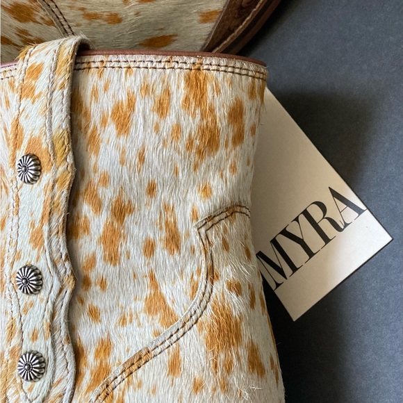 MYRA WESTRO WESTERN HAND-TOOLED BOOTIES - Picture 12 of 16